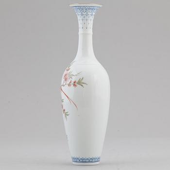 A Chinese eggshell porcelain vase, second half of the 20th century.