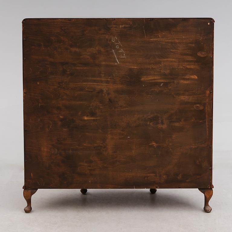 VITRINSKÅP, England, 1900-talets första hälft.