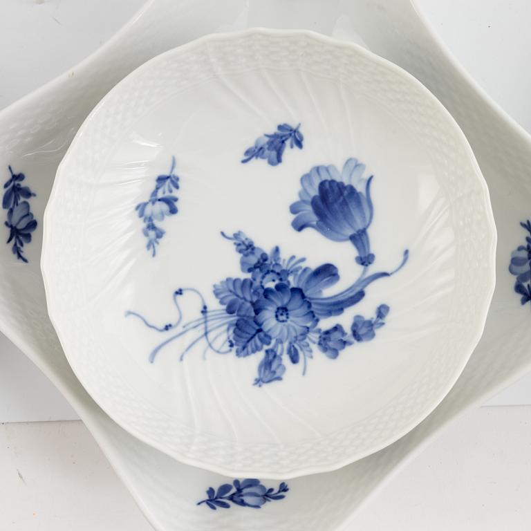 Sevisdelar, porslin, 83 delar, "Blå Blomst", Royal Copenhagen, Danmark.