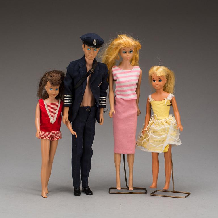 BARBIEDOCKOR, 4 st med TILLBEHÖR, Mattel, 1950/60-tal.