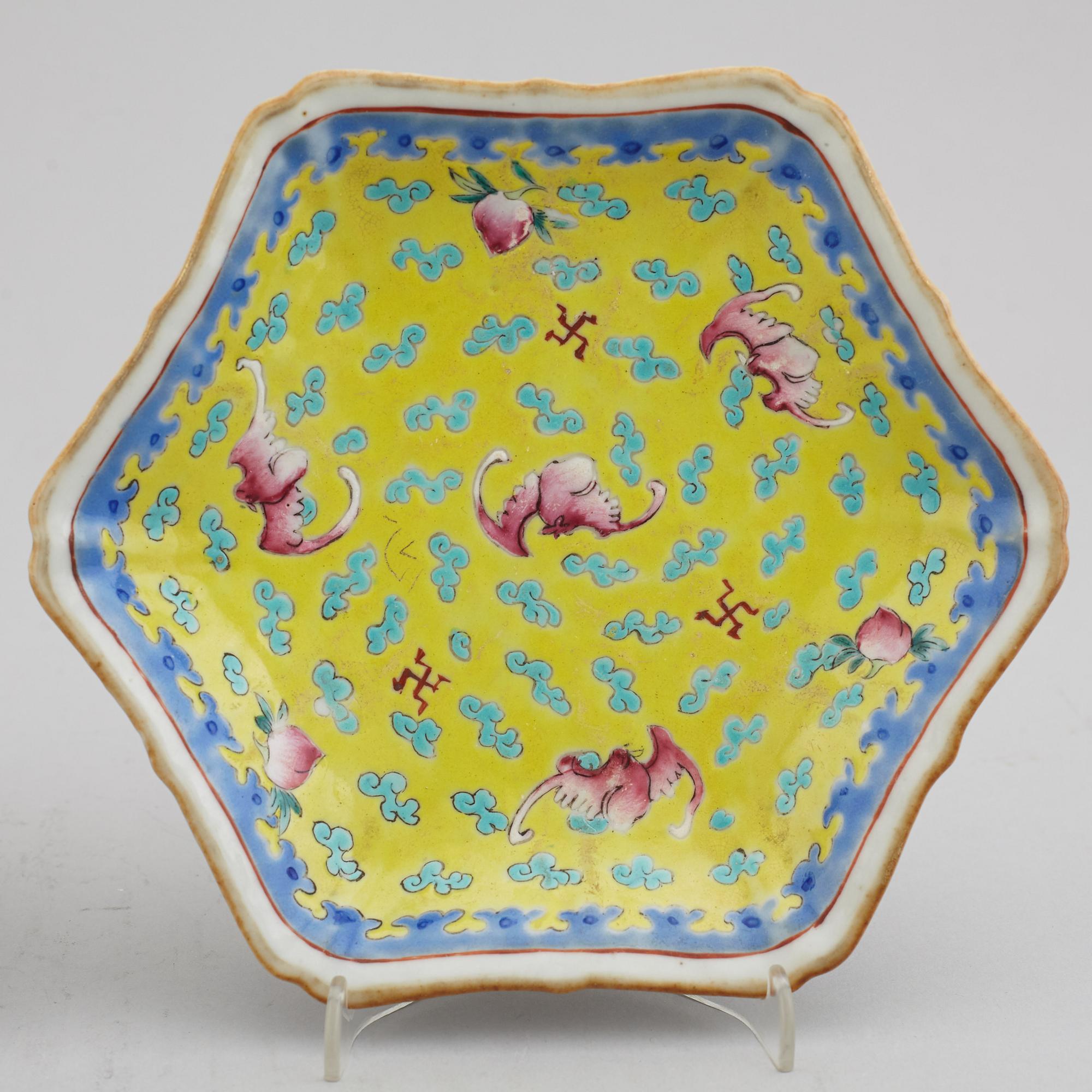 Two famille rose tazzas, late Qing dynasty, circa 1900.