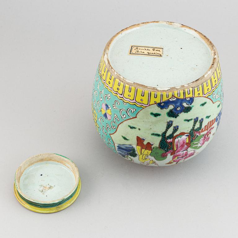 A famille rose jar with cover, Qing dynasty, early 20th century.