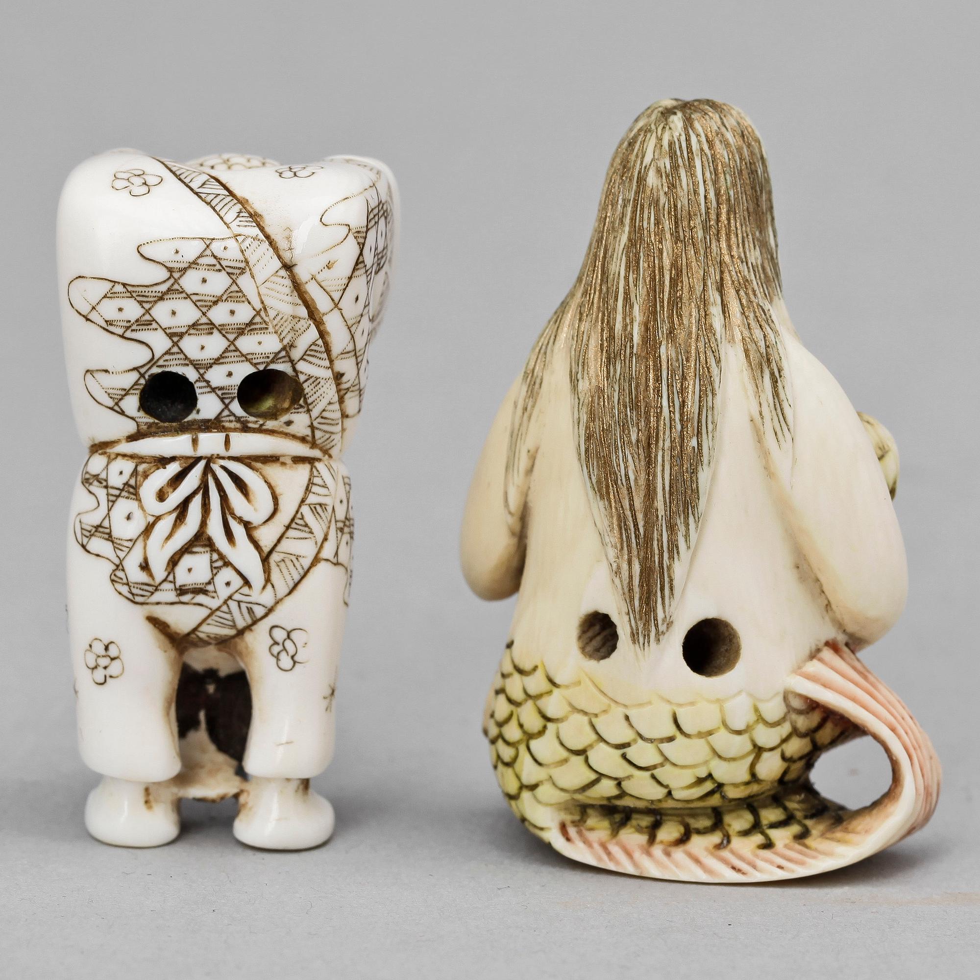 NETSUKE, 2 st, ben, Japan 1900-tal.