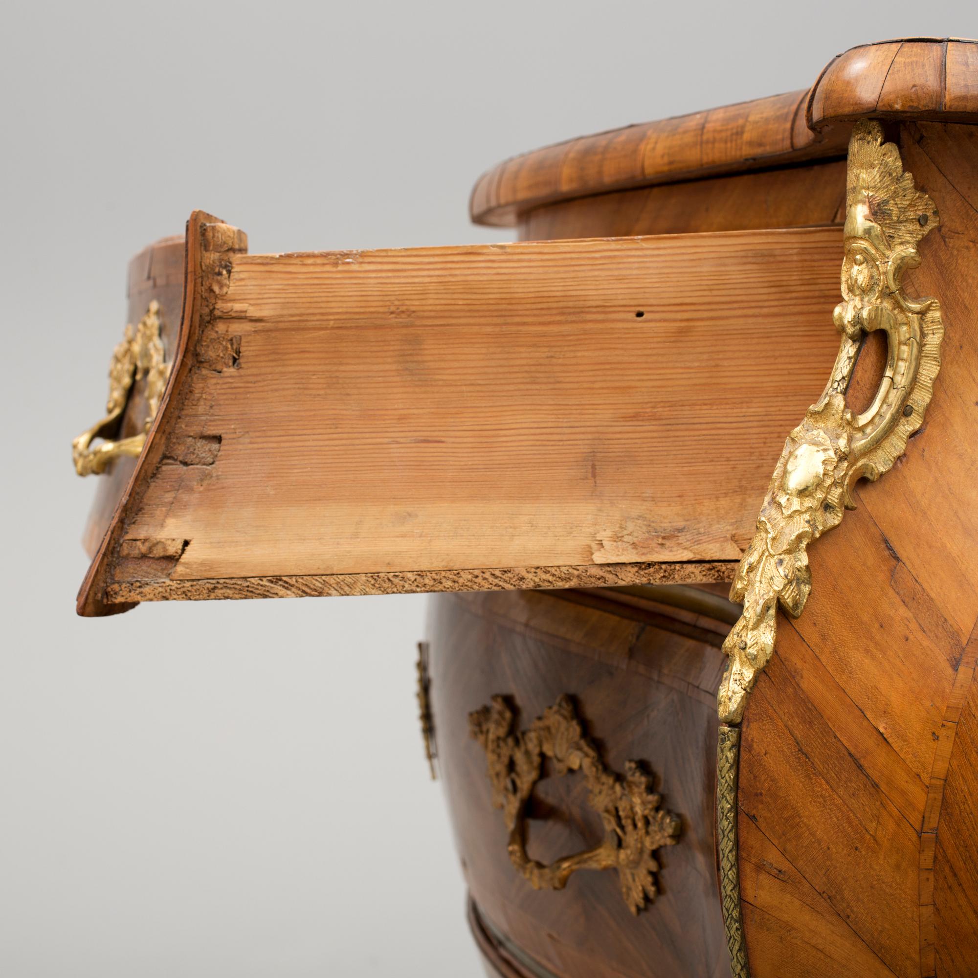 BYRÅ, rokoko, 1700-tal.