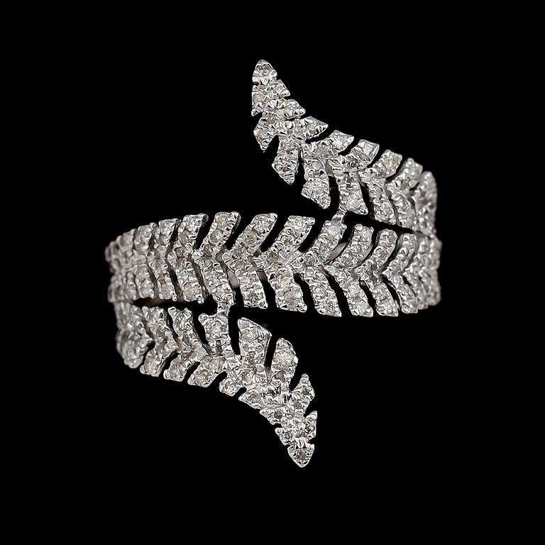 RING, 18K vitguld, briljantslipade diamanter ca 0.66 ct. Vikt ca 4 g.