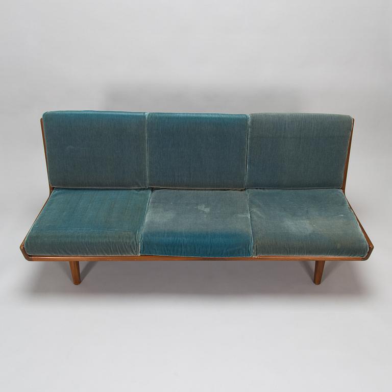 Carl Gustaf Hiort af Ornäs, a mid-20th century 'Studio' sofa for Puunveisto Oy - Träsnideri Ab.