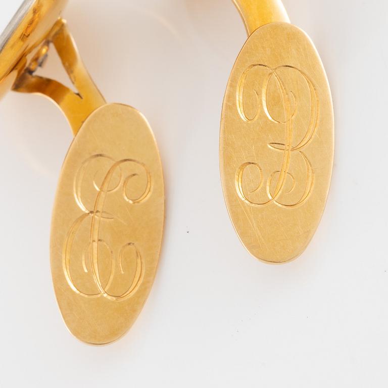 C.G Hallberg, cufflinks and shirt studs, two pairs, 18K gold with diamonds and mother-of-pearl.