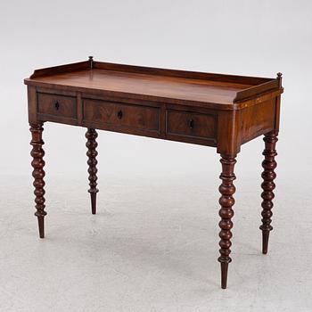 An English 19th Century Mahogany Desk.