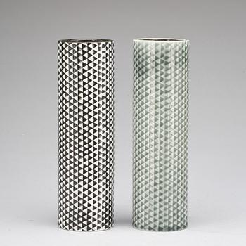 VAS, stengods, 2 st "Domino" Stig Lindberg, Gustavsberg.