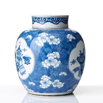 A blue and white jar with cover, Qing dynasty, Kangxi (1662-1722).