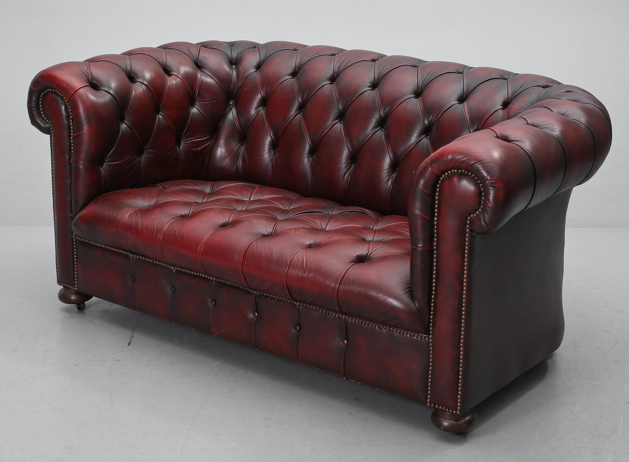 SOFFA, Chesterfieldmodell, England, 1900-talets andra hälft.