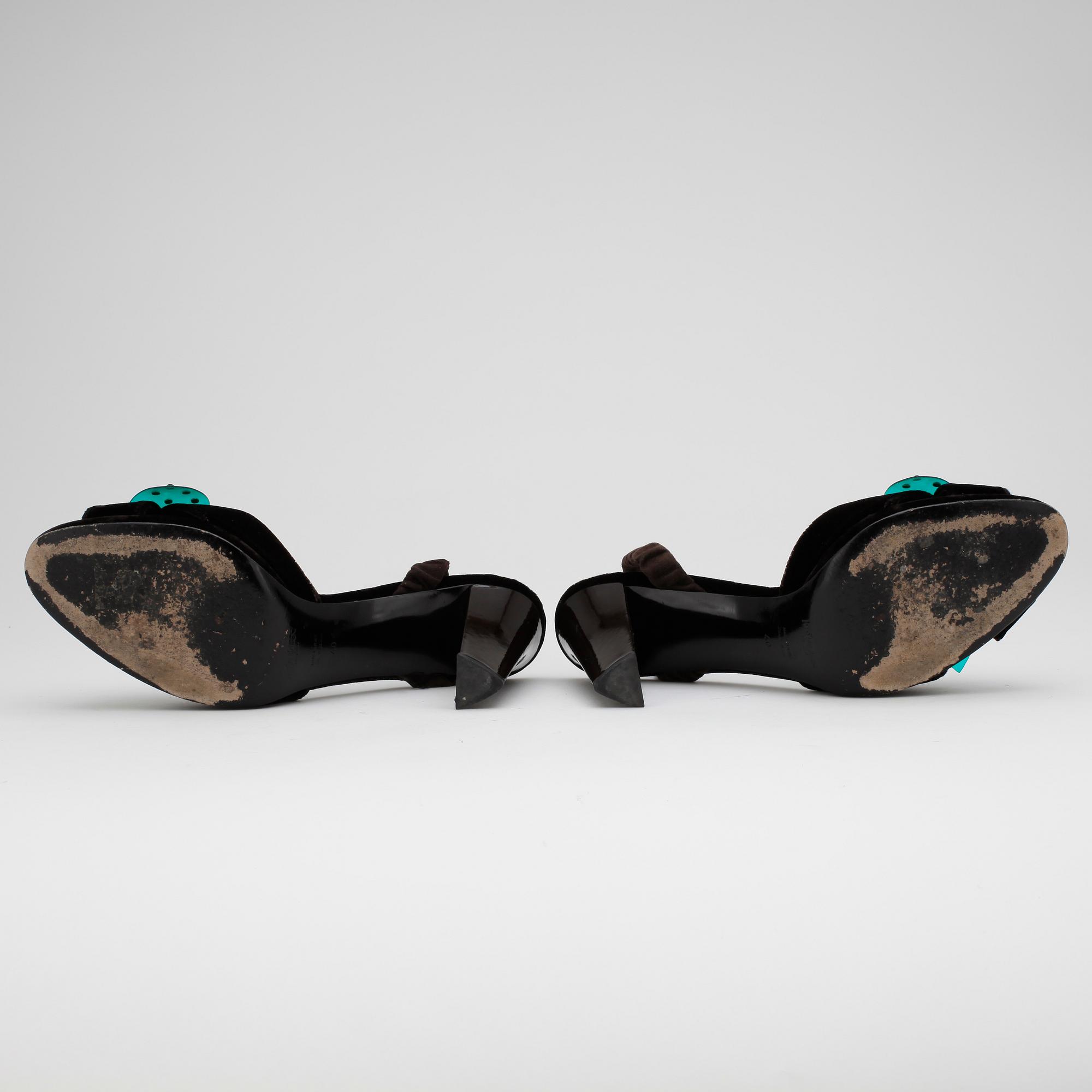 YVES SAINT LAURENT, a pair of brown velvet sandalettes.