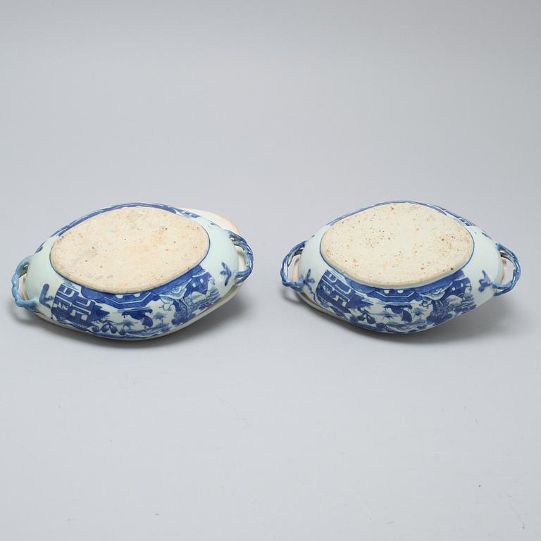 Two porcelain tureens from China, Jiaqing (1796-1820).