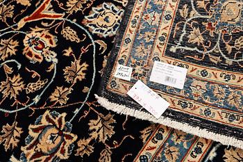 A Kashan carpet, c. 397 x 300 cm.