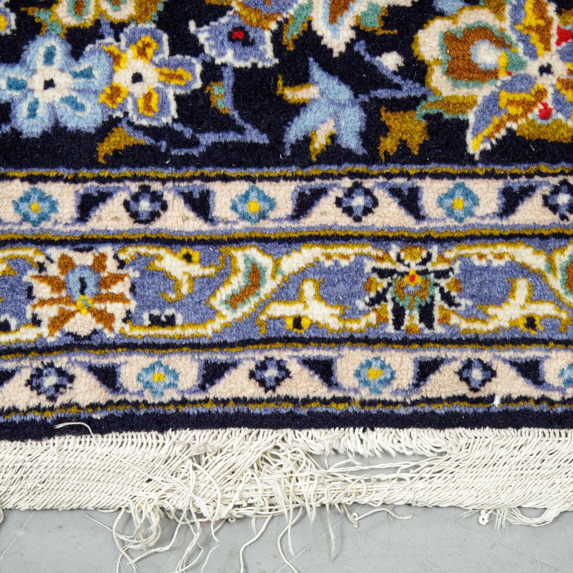 A carpet, Kashan ca 415 x 300 cm.