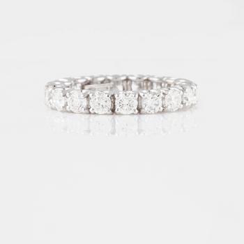 RING, sk eternityring, med briljantslipade diamanter, ca 2.60 ct.