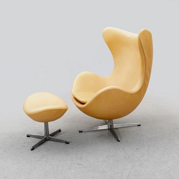 An Arne Jacobsen "Ägget" (Egg) leather easy chair and stool for Fritz Hansen, Denmark 1960s.