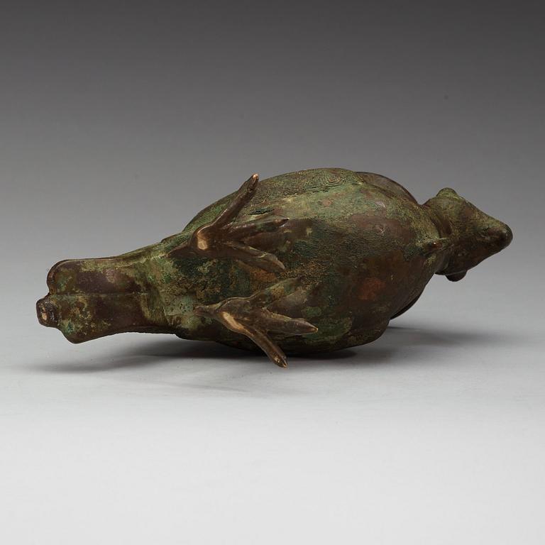 An archaistic  bronze vessel. Qing dynasty (1662-1912).