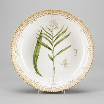 SKÅLFAT, porslin "Flora Danica", Royal Copenhagen, 1900-tal.