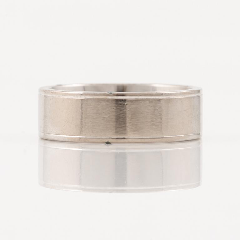 Ring, 18K white gold set with brilliant-cut diamonds.