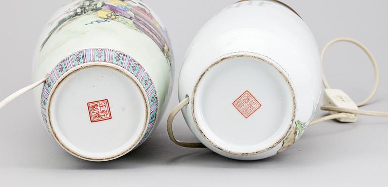 BORDSLAMPOR, 2 st, porslin, Kina, 1990-tal.