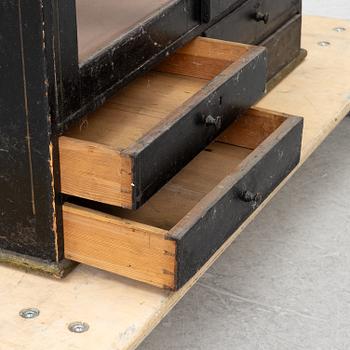 Display cabinet, upper part, 19th century.