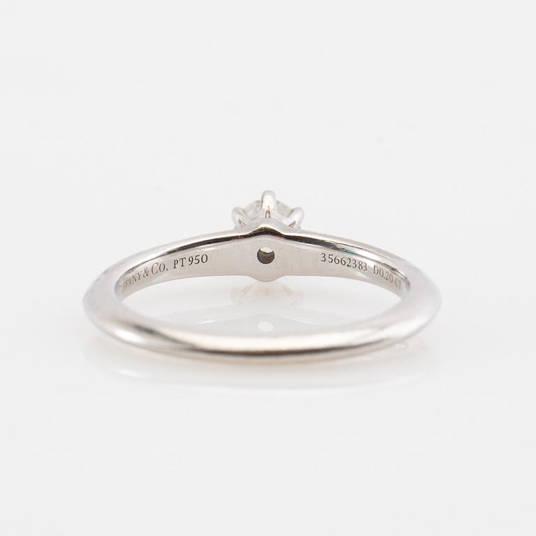Tiffany & Co, ring, solitär, platina med briljantslipad diamant.