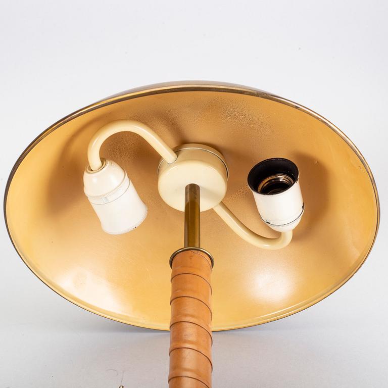A 1940S TABLE LAMP BY BÖHLMARK.