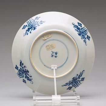TALLRIKAR, sex stycken, porslin. Qingdynastin, Kangxi (1662-1722).