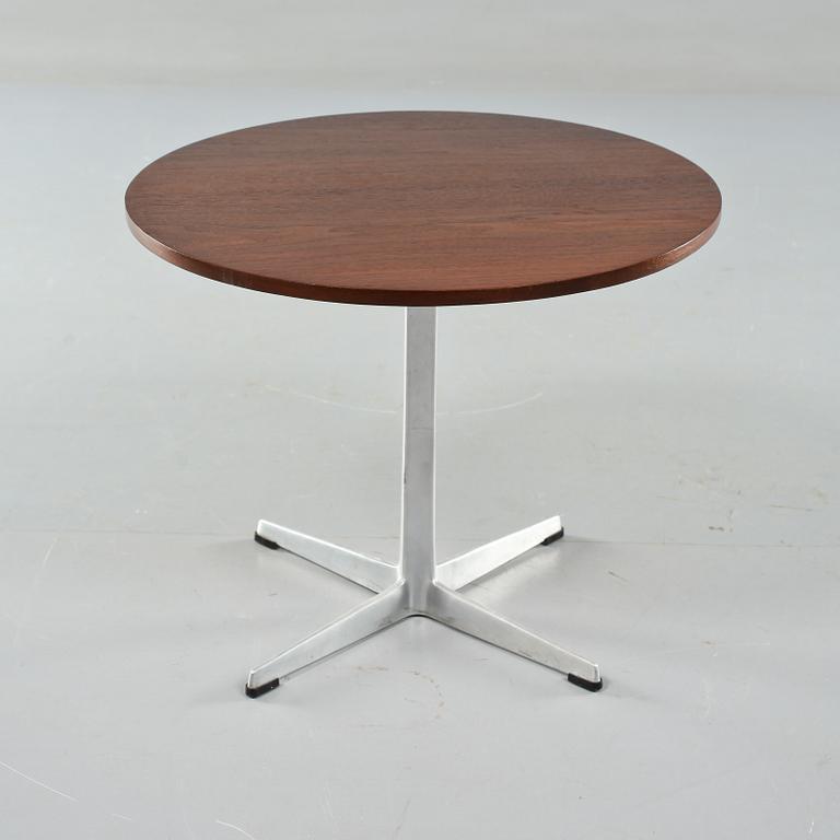 SIDOBORD, sannolikt Arne Jacobsen för Fritz Hansen, 1900-talets andra hälft.