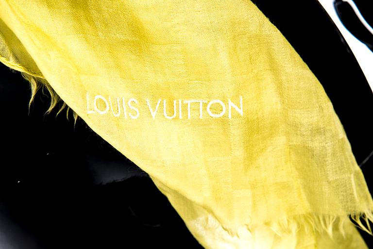 SCARF, Louis Vuitton.