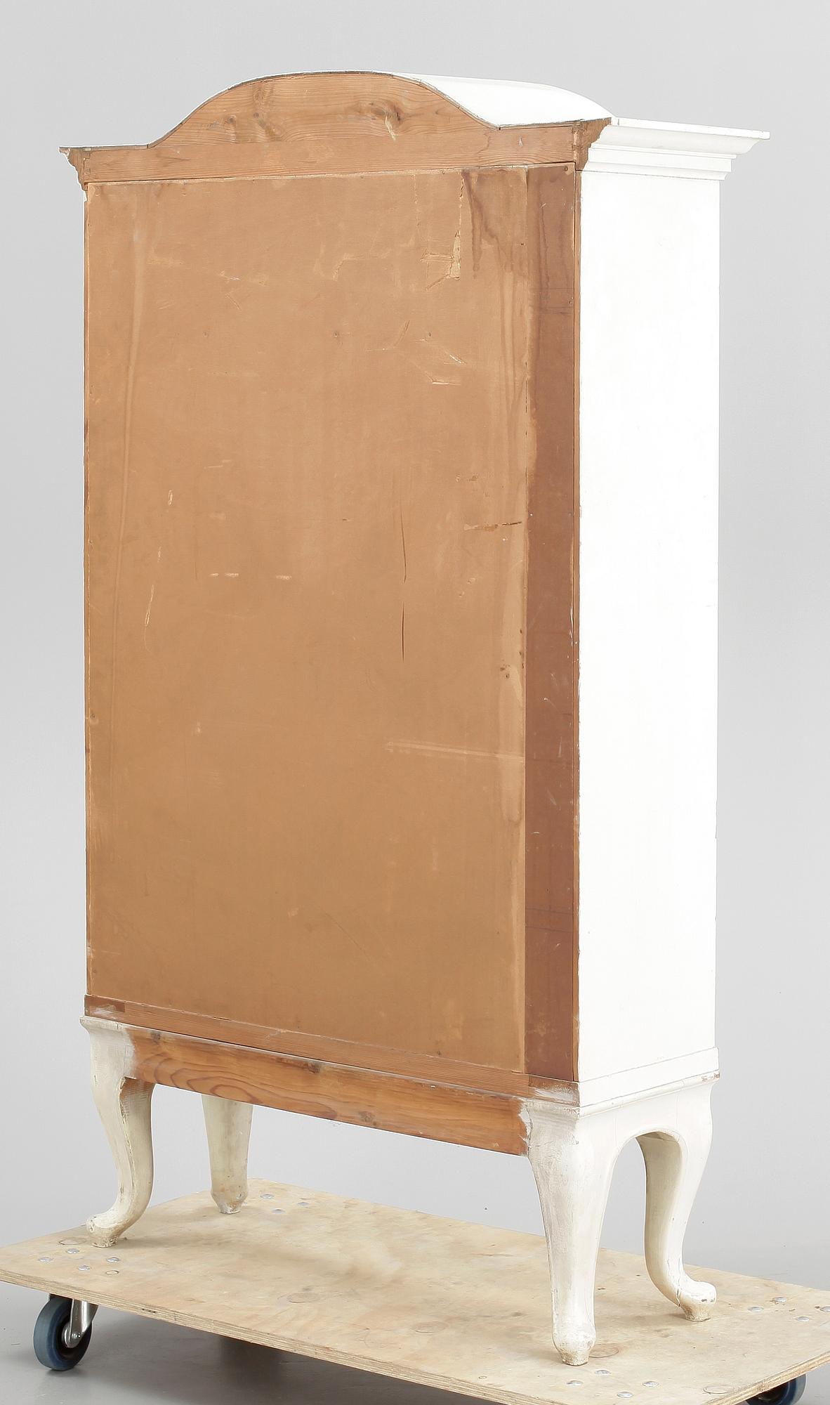 VITRINSKÅP, rokokostil, 1900-tal.