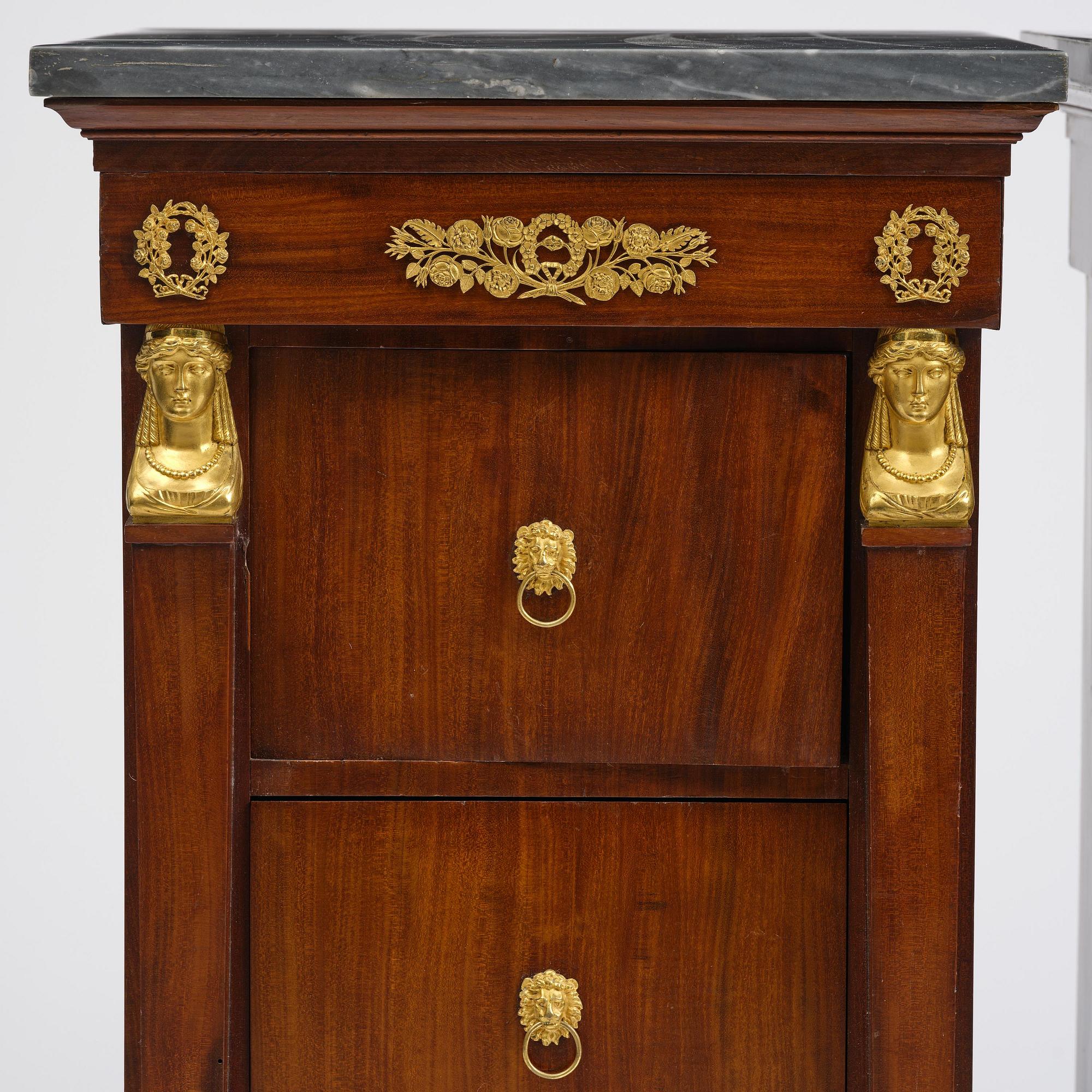 Parskåp, Parisarbeten, 1800-talets början, Empire.
