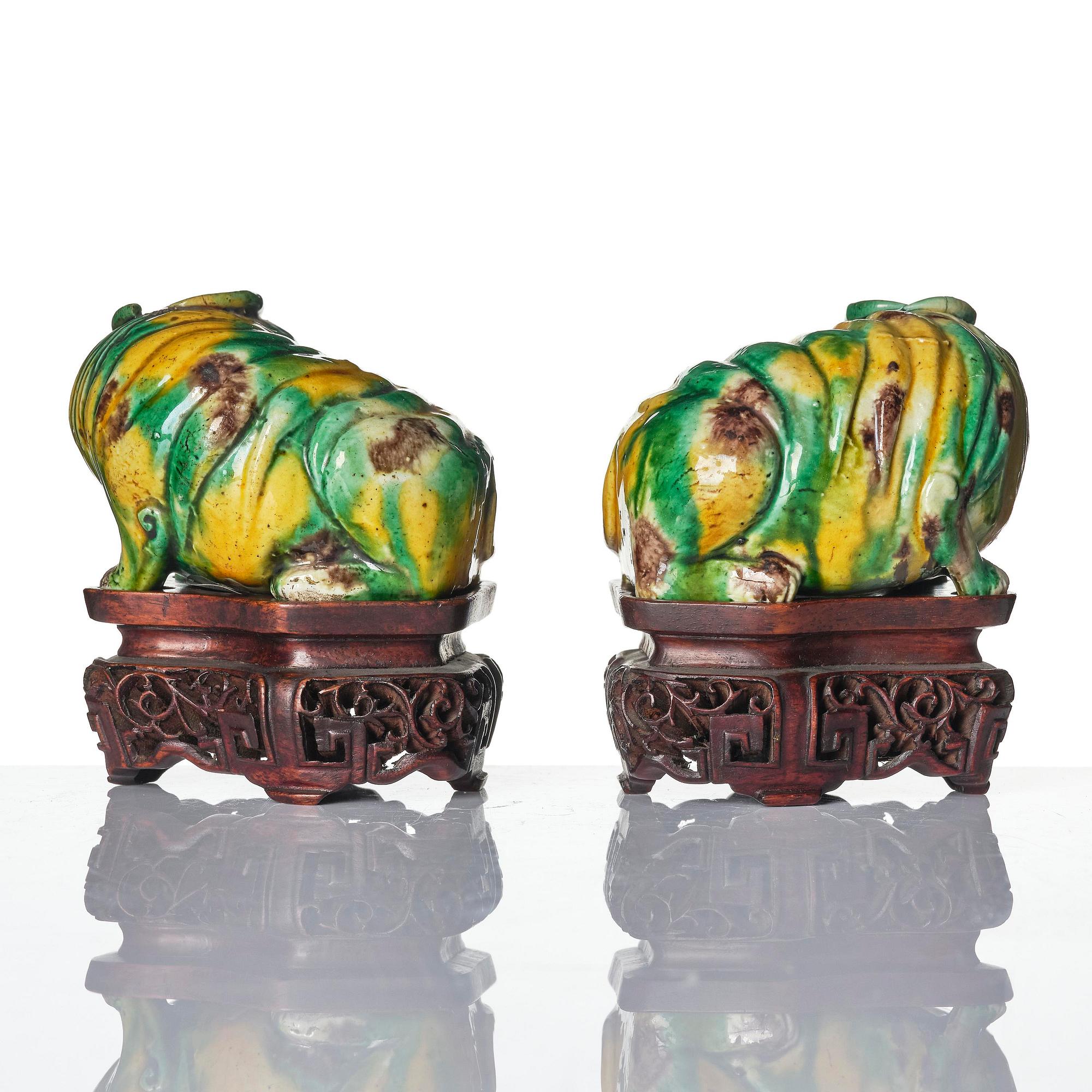 Figuriner, två stycken, porslin. Qingdynastin, Kangxi (1662-1722).