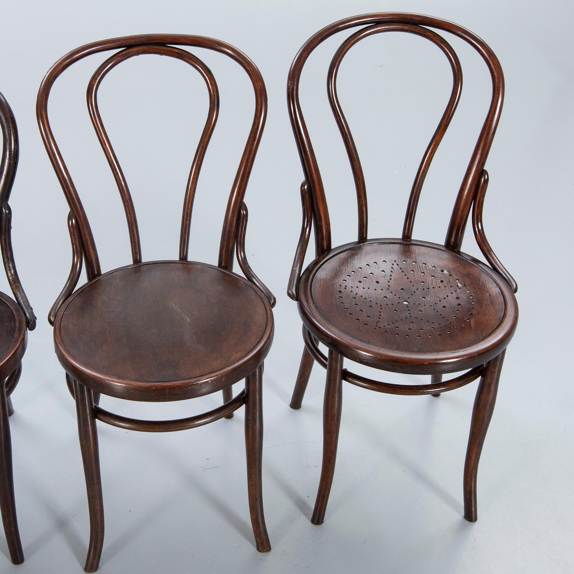 Chairs, Thonet 2 pcs, Mundus 2 pcs, bentwood, first half of the 20th century.