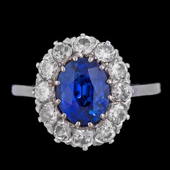 1165. RING, blå safir med briljantslipade diamanter, tot. ca 1.20 ct.