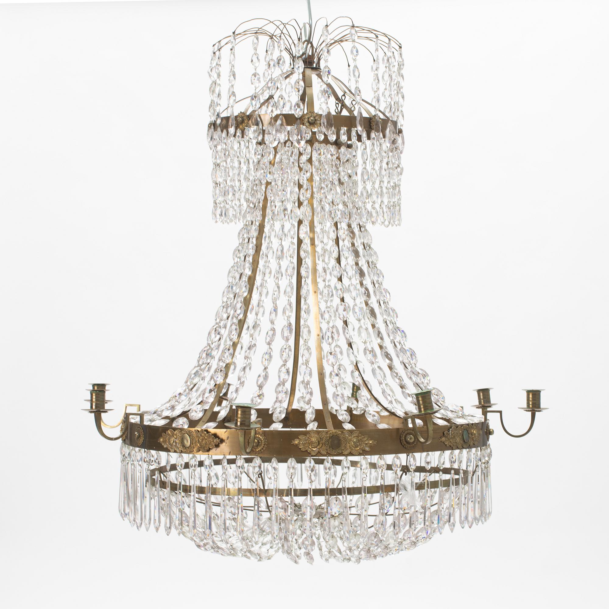 A late Gustavian eight-light chandelier, around 1800.