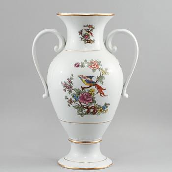 HÄNKELURNA, porslin, Ungern, 1900-talets andra hälft.