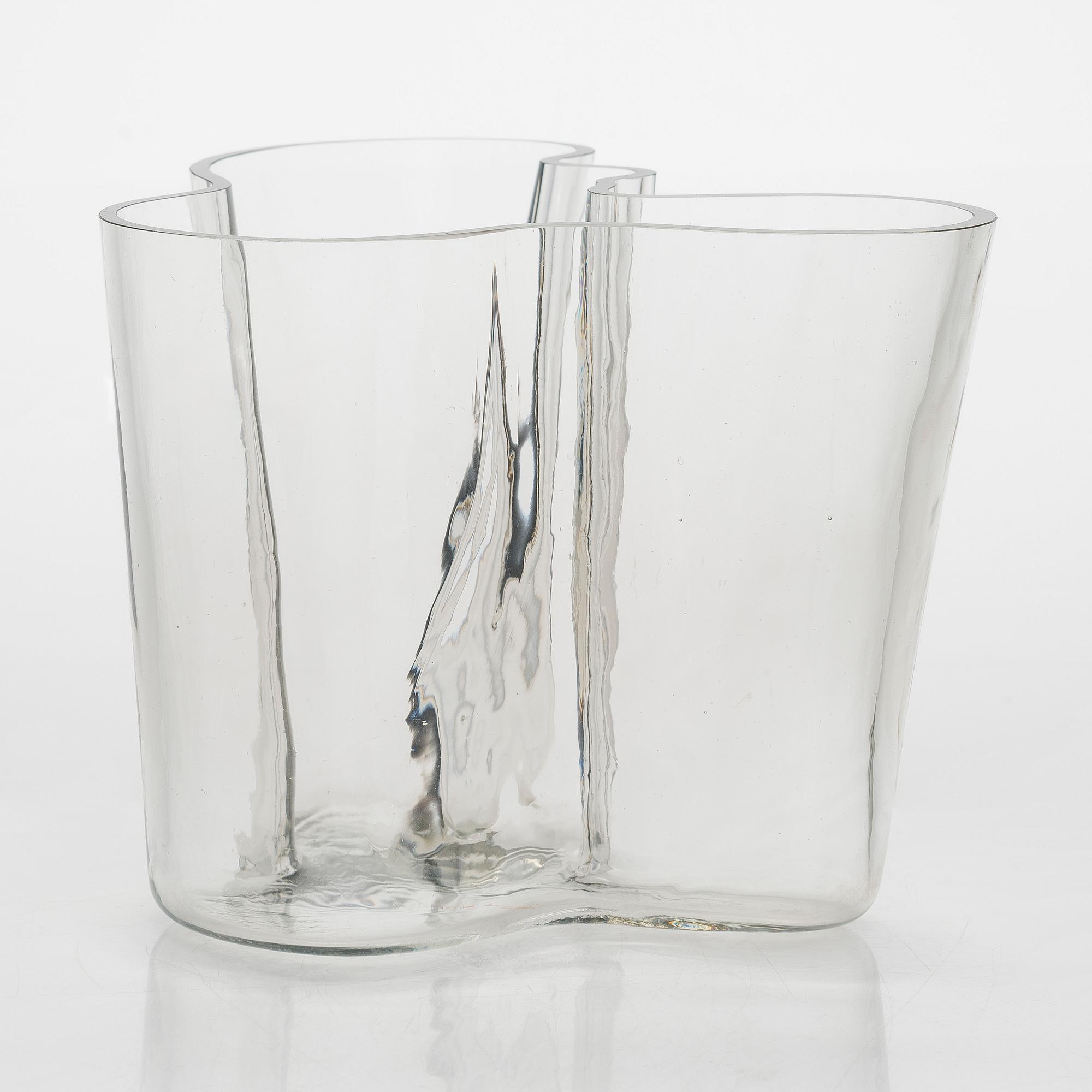 Alvar Aalto, A '9750' glass vase, signed Alvar Aalto. 
Iittala in production 1949-1954.
