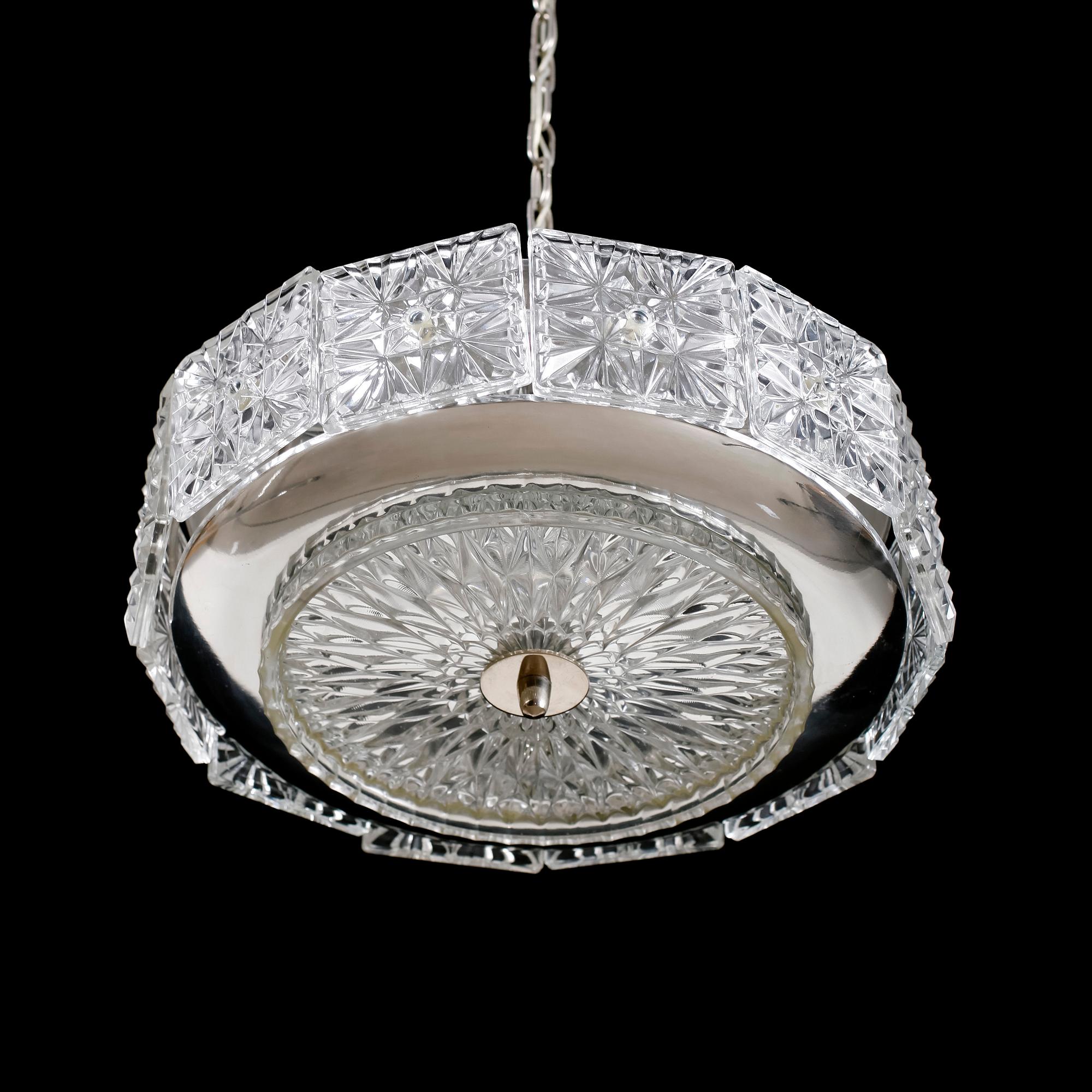 TAKLAMPA, metall och glas, sannolikt Carl Fagerlund, 1900-talets andra hälft. Höjd ca 15 cm.