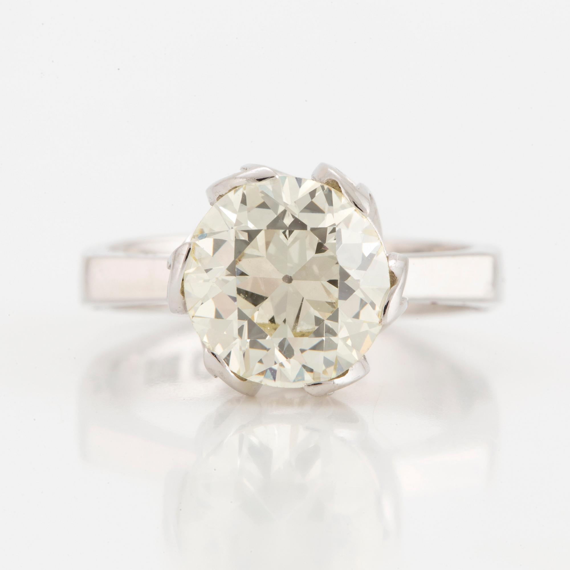 A circa 2 ct yellow diamond ring.