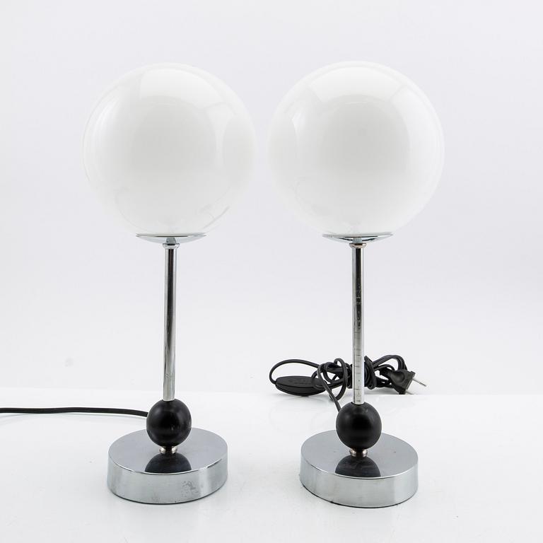 Table lamps, a pair, later part of the 20th century.