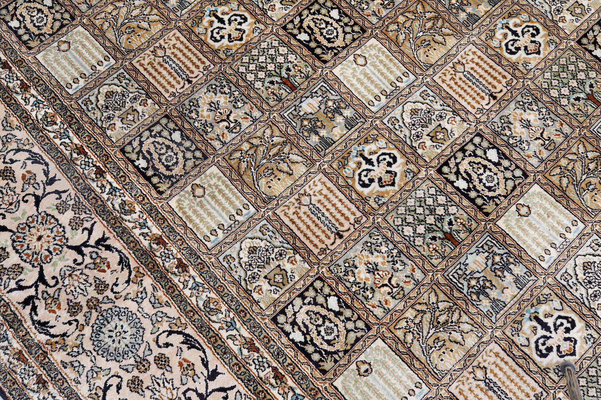 Matta, Silke Kashmir, ca 372 x 275 cm.