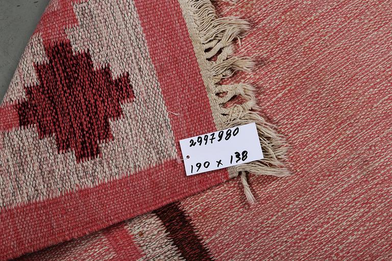 A flat weave carpet, signed ES, Sweden, ca 190 x 130 cm.