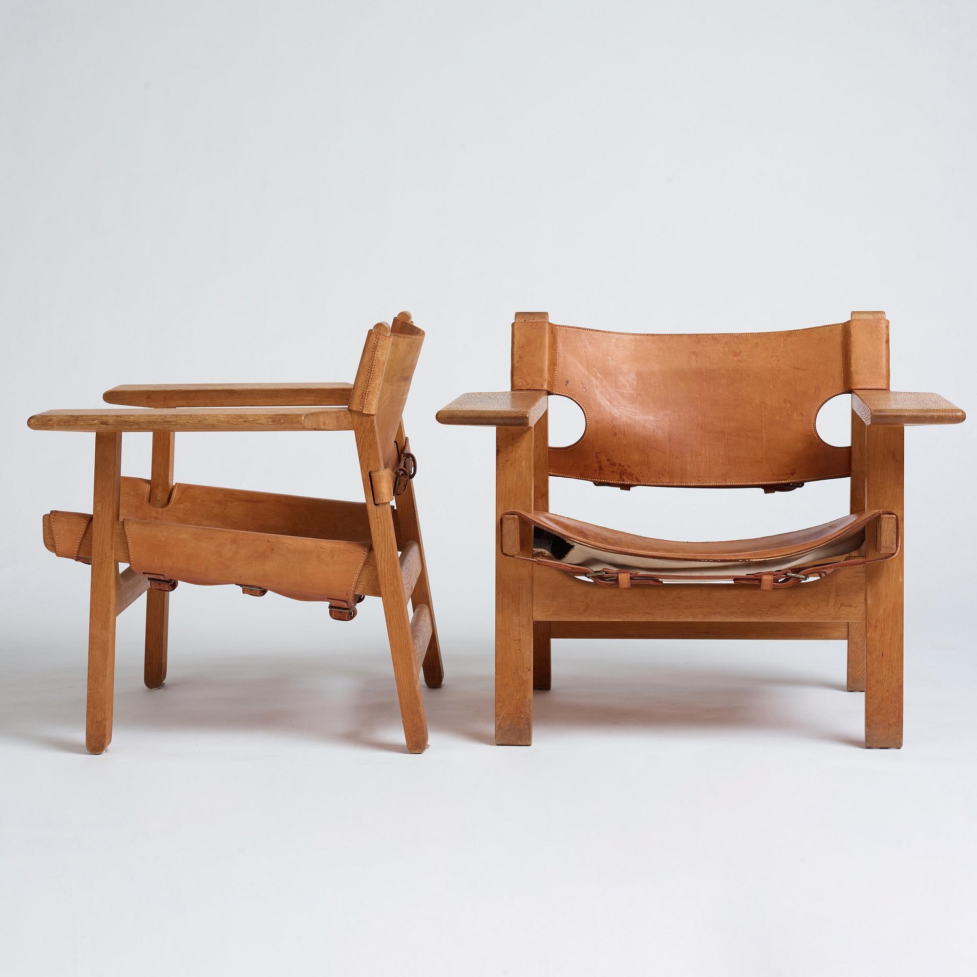 Børge Mogensen, a pair of oak and natural leather "Spanish Chair", model 226, Fredericia Stolefabrik, Denmark.