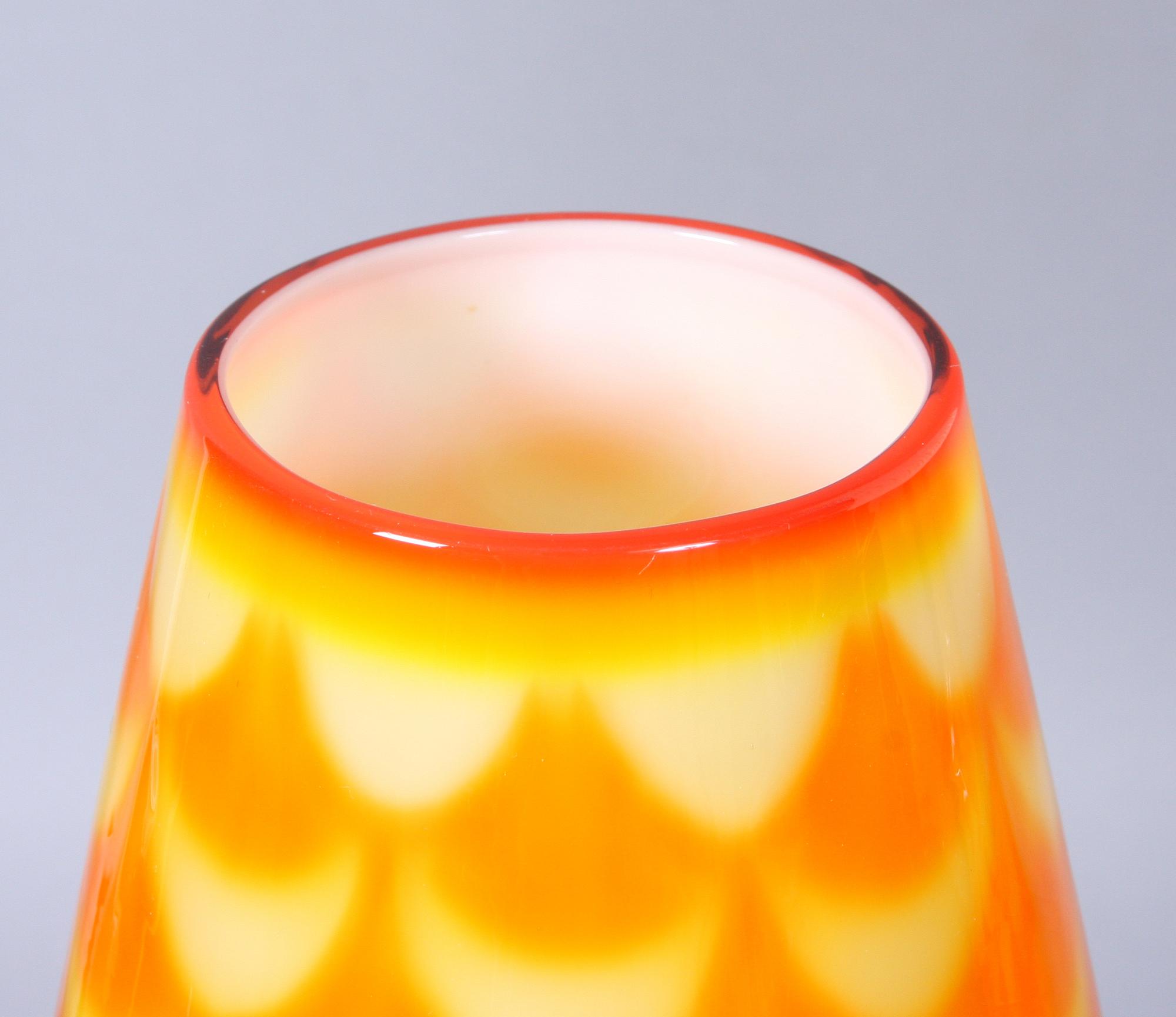 SKÅL PÅ FOT samt BORDSLAMPA, Elme glasbruk.