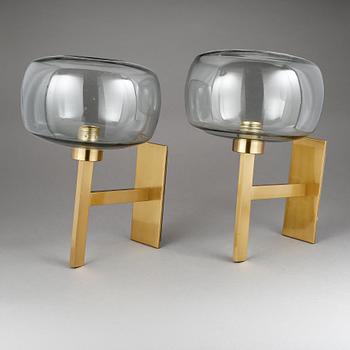 VÄGGLAMPOR, ett par, gulmetall, 1960/70-tal.
