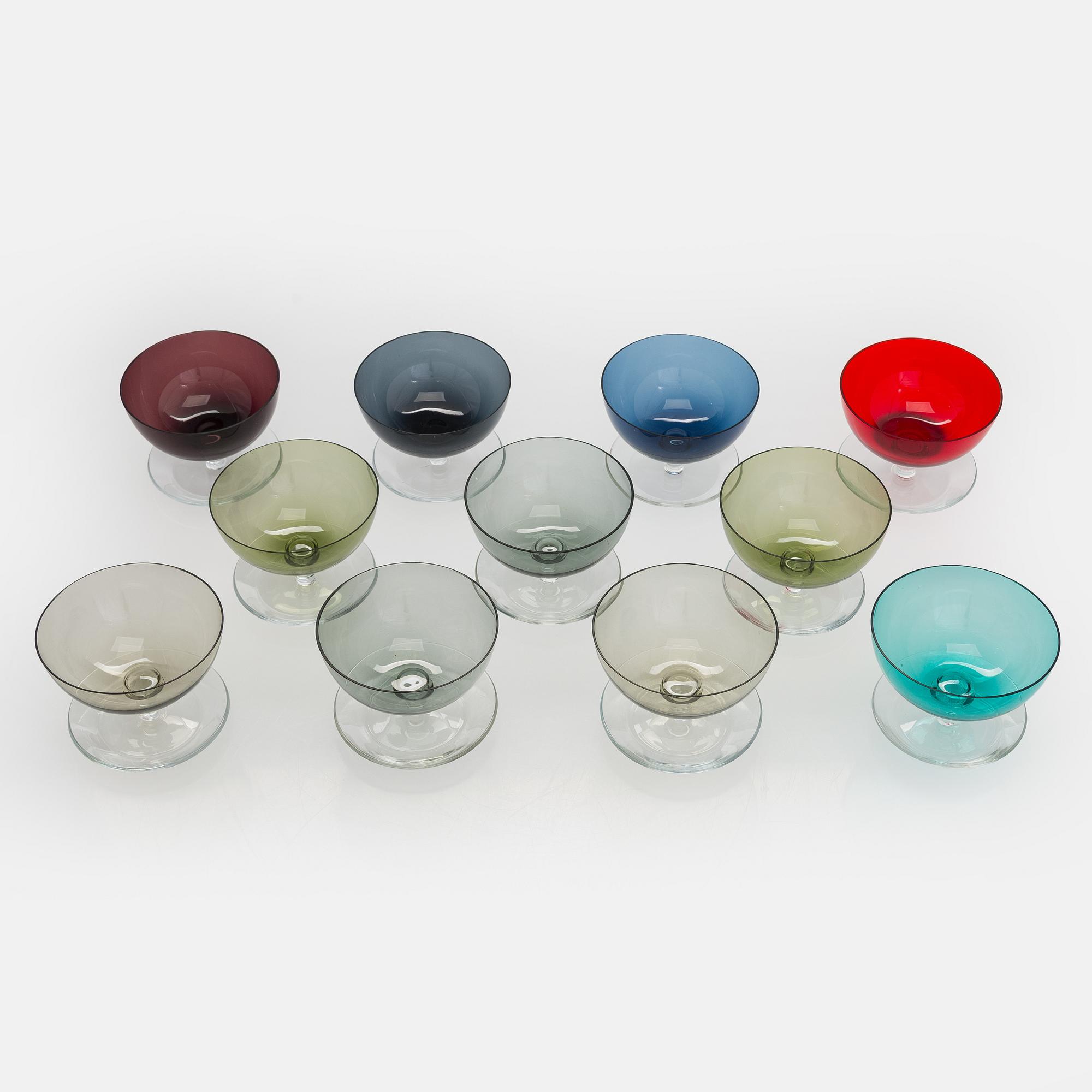 Saara Hopea, an 11-piece set of 1950s/60s dessert bowls, model 1344. Nuutajärvi Notsjö Finland.