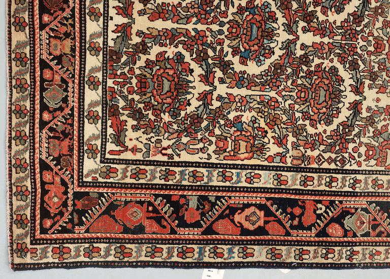 SEMI-ANTIQUE SAROUK/FERAGHAN. 195 x 128,5 cm.