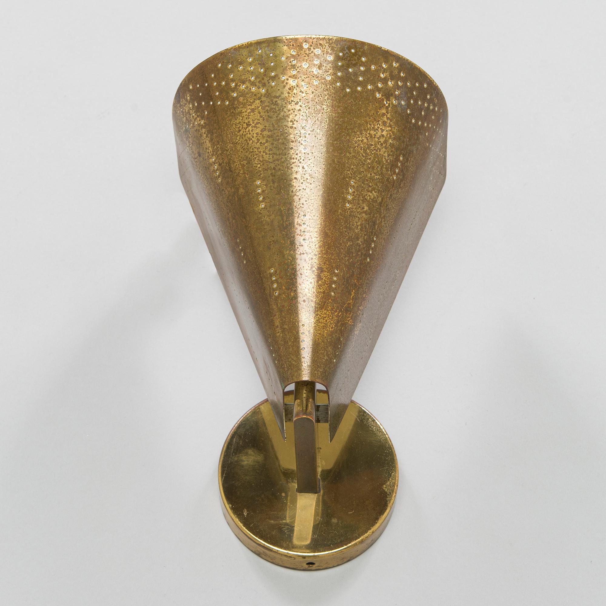 Paavo Tynell, a mid-20th century 'K8-11' wall light for Idman.